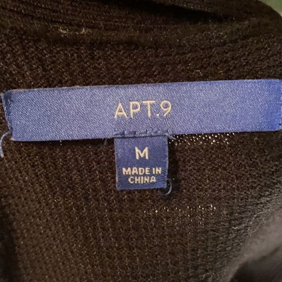 Apt 9 Black knit fitted top size M  ruched sides/textured design silver buttons - Picture 6 of 10